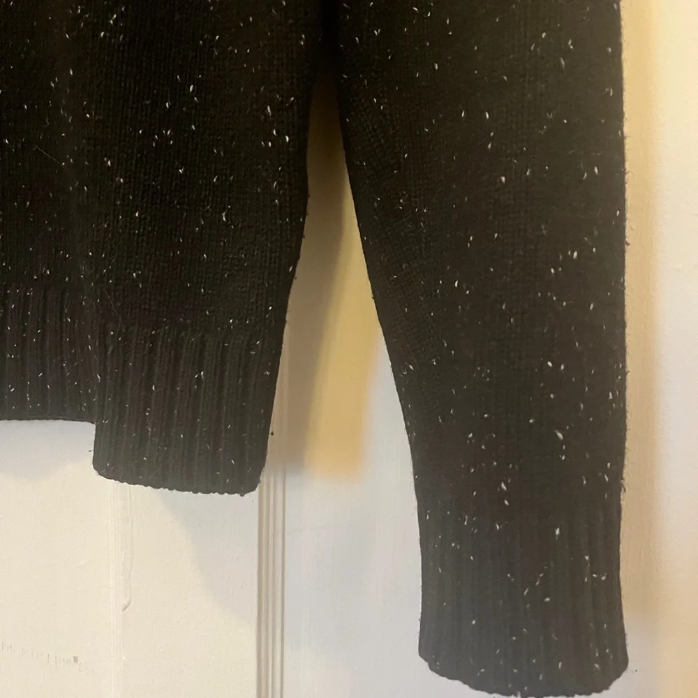 🚫SOLD🚫Black with white speckles crew neck sweater - Picture 4 of 5
